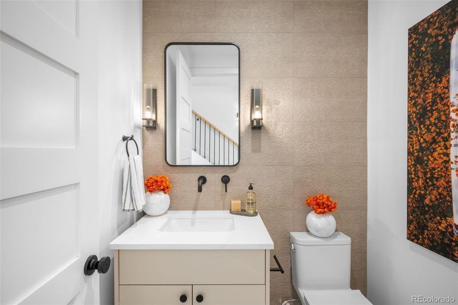 Main level powder bath