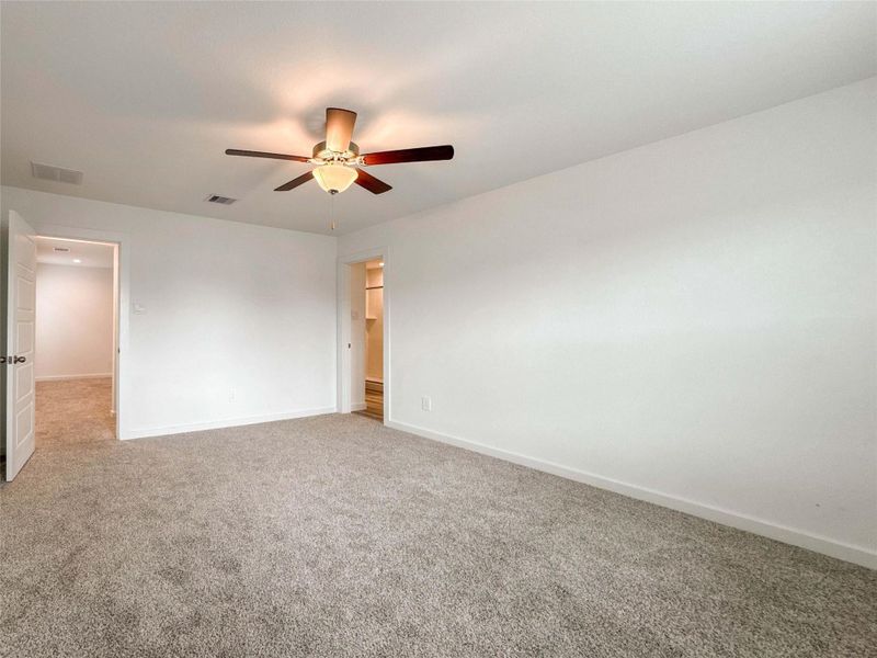 Spacious, unfurnished interior of a new home in , Houston (Image 32).