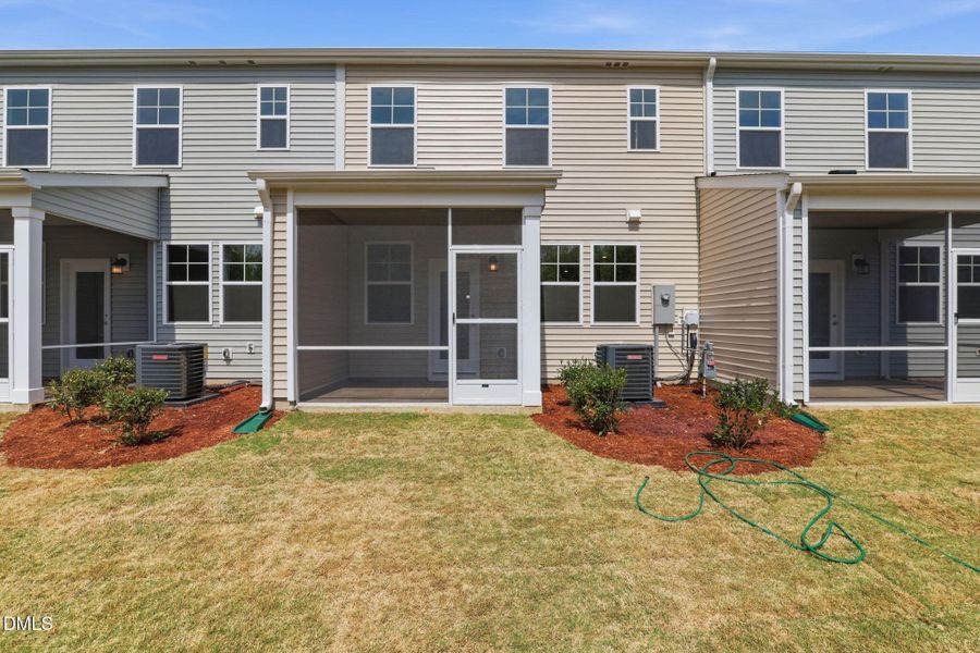 SUN_EverleeTownhomes_Pic_CarsonII-30