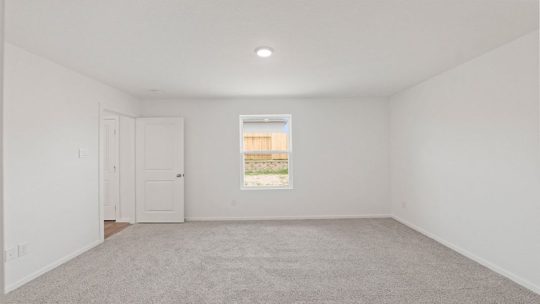 Representative unfurnished interior of a home built from the Barton by D.R. Horton in Lake Conroe Cove, Willis (Image 30).