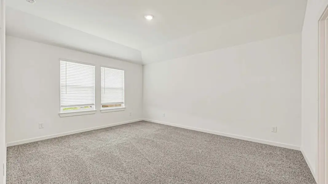 Spacious, unfurnished interior of a new home in Holly Ridge, Rosenberg (Image 13).