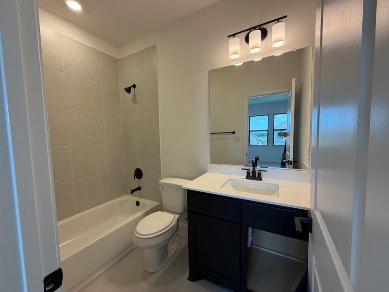 Furnished interior view inside a new home in Meridiana 70', Manvel (Image 5).