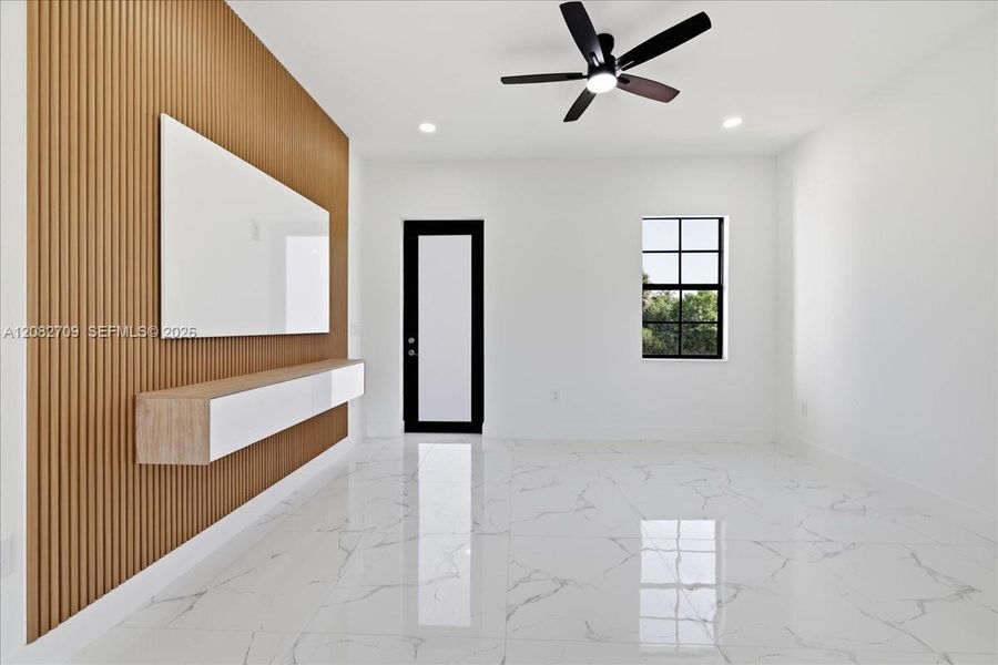 Spacious, unfurnished interior of a new home in , Lehigh Acres (Image 23).