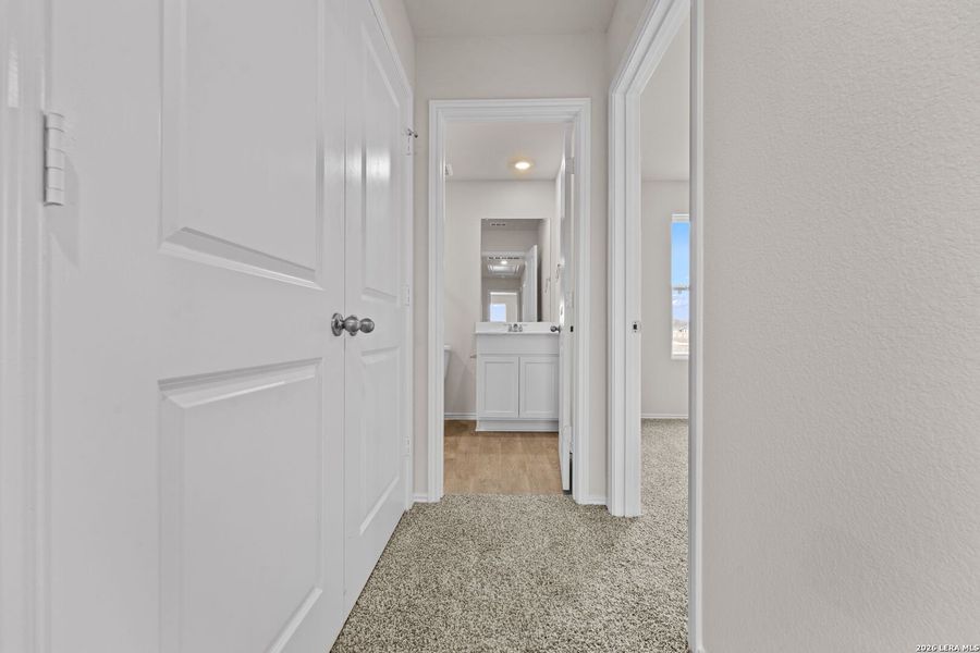 Spacious, unfurnished interior of a new home in Bollinger, Uhland (Image 26).