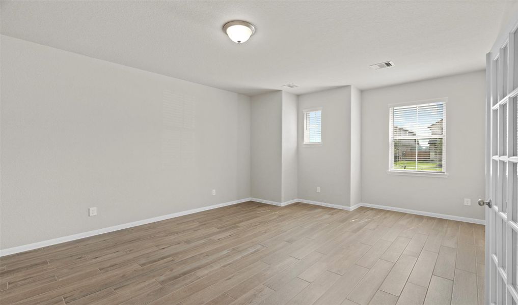 Convenient home office (*Photo not of actual home and used for illustration purposes only.) Convenient home office (*Photo not of actual home and used for illustration purposes only.)