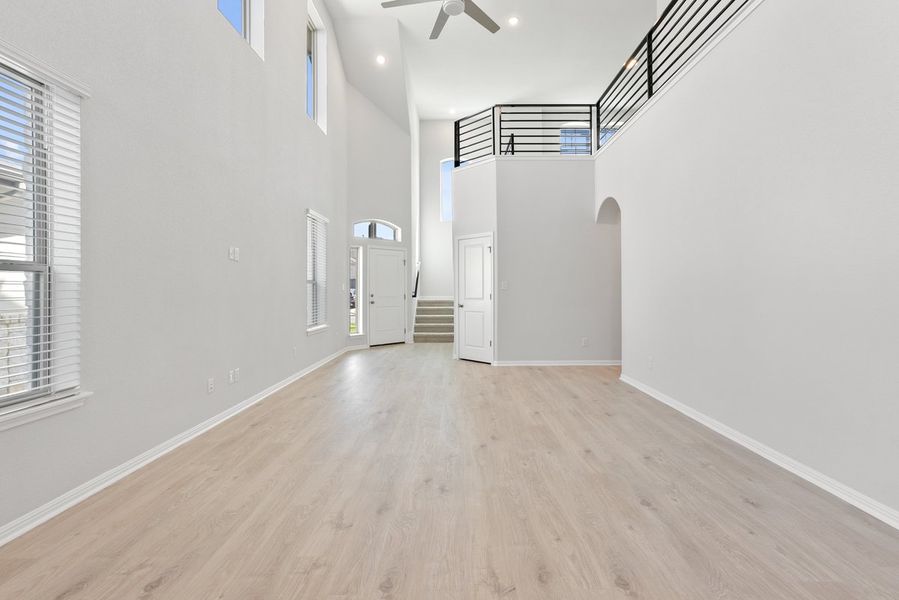 Spacious, unfurnished interior of a new home in Crosswinds, Kyle (Image 12).