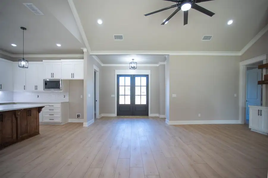 Spacious, unfurnished interior of a new home in , Tyler (Image 32).