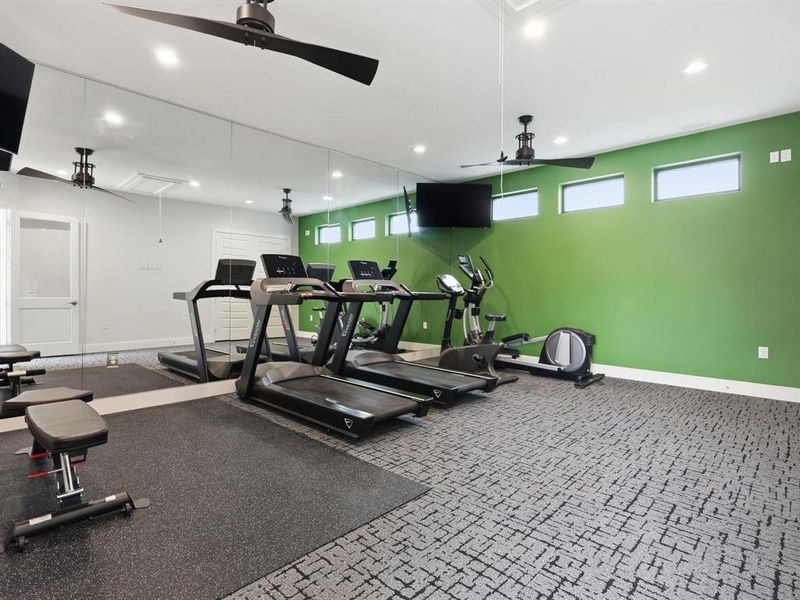 Clubehouse. Clubehouse.