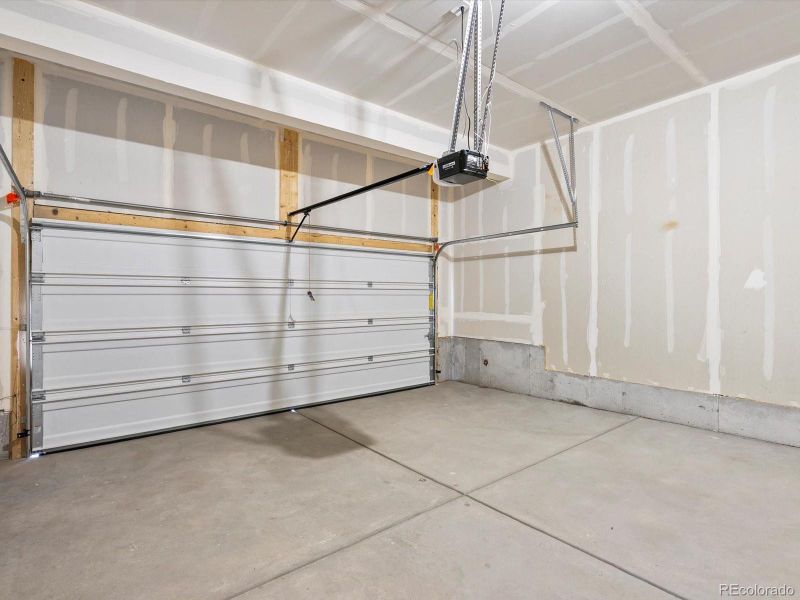 Spacious, unfurnished interior of a new home in Lake Bluff, Greeley (Image 19).