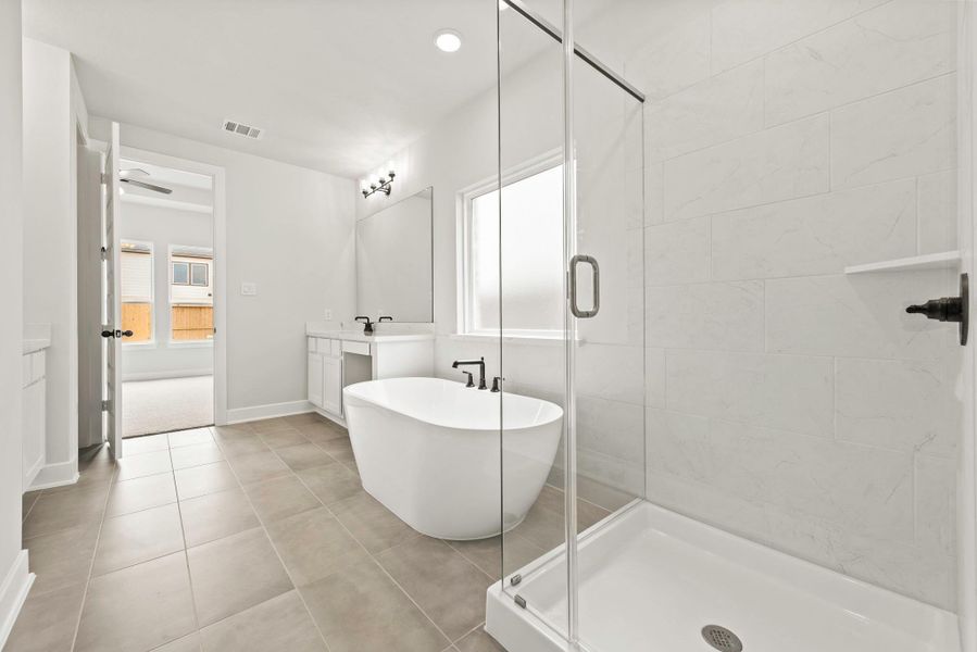 Representative image. Features, selections and colors may vary.