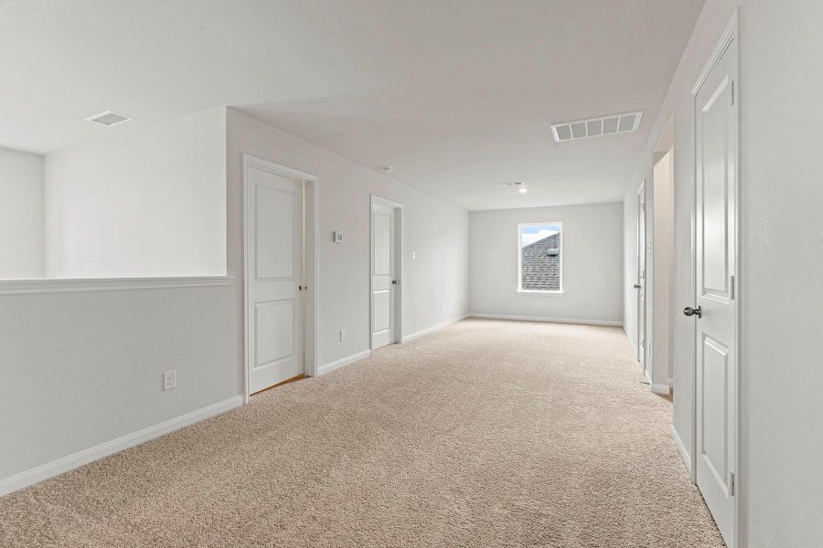 Spacious, unfurnished interior of a new home in , Iowa Colony (Image 10).