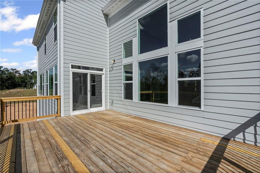 Exterior details and patio area of a home in Twin Lakes, Hoschton (Image 23).