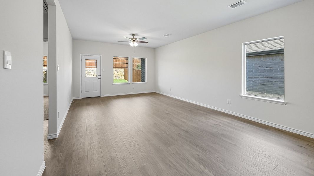 Spacious, unfurnished interior of a new home in Winchester Crossing, Princeton (Image 5).