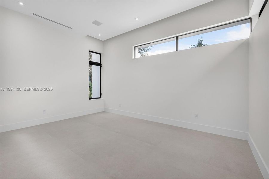 Spacious, unfurnished interior of a new home in , Miami (Image 24).