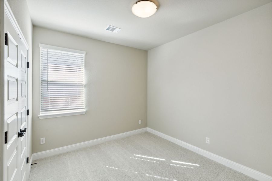 Spacious, unfurnished interior of a new home in Summer Crest, Fort Worth (Image 21).