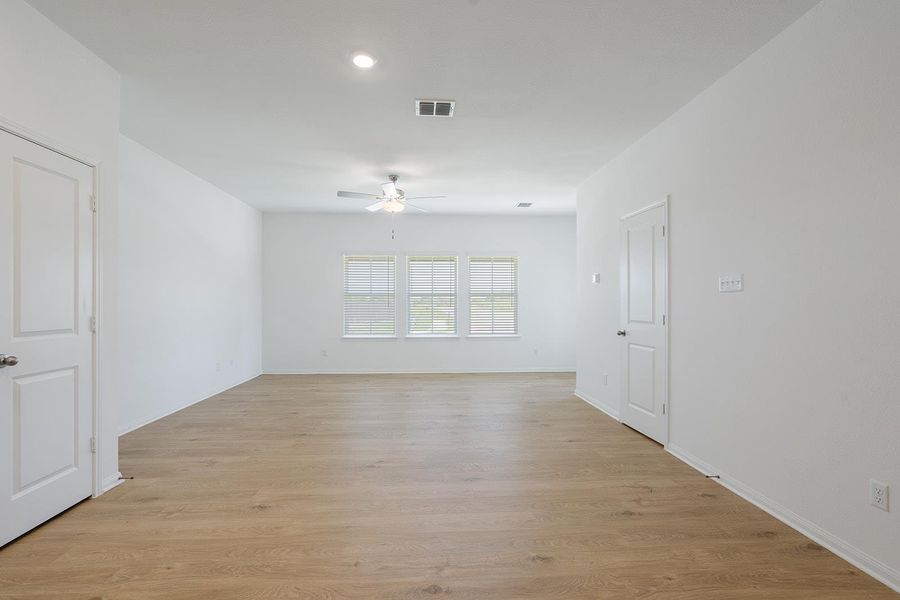 Spacious, unfurnished interior of a new home in Colson Ranch, Jarrell (Image 4).