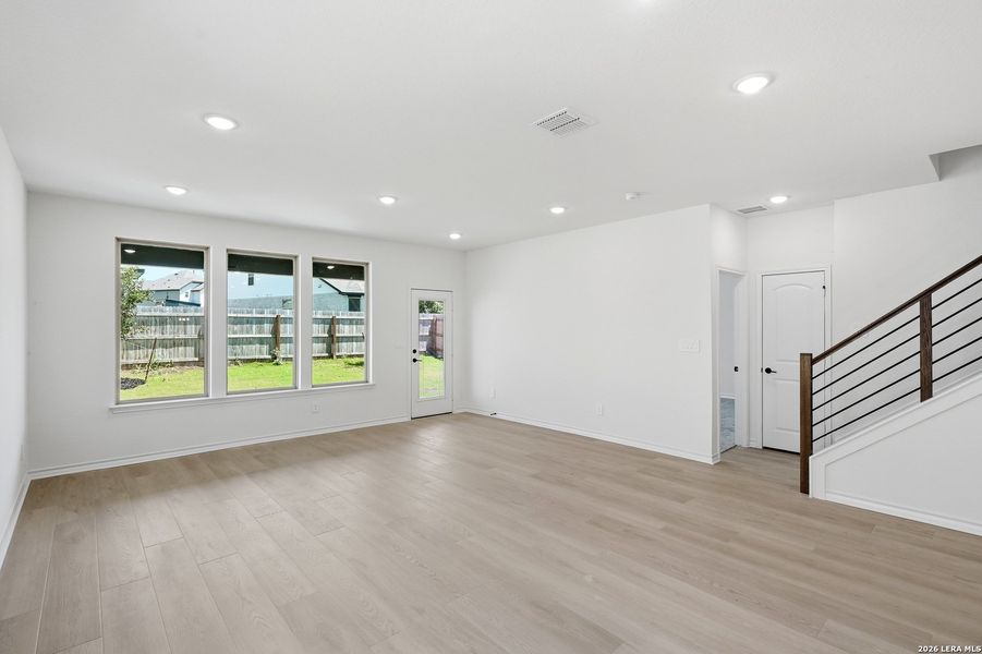 Spacious, unfurnished interior of a new home in Davis Ranch, San Antonio (Image 17).