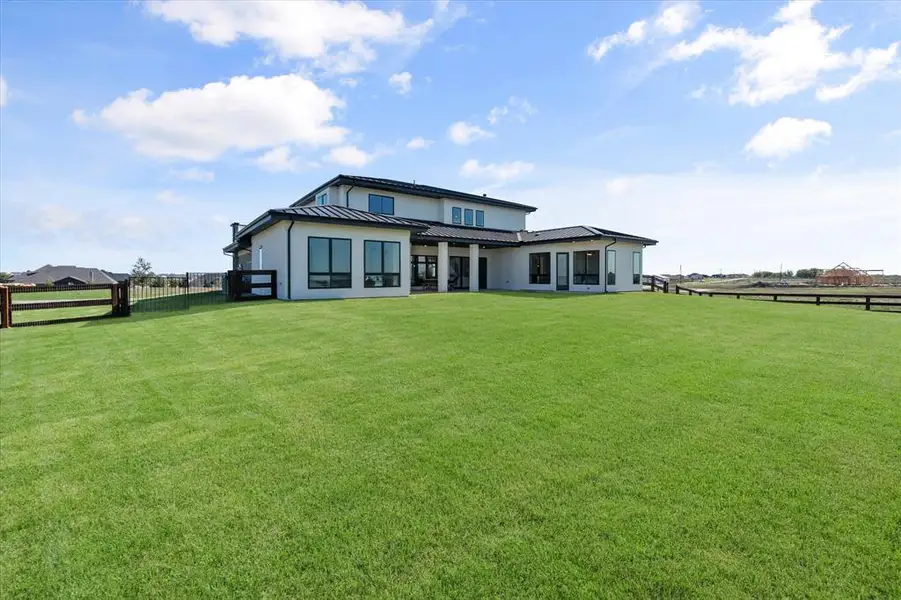 Exterior details and patio area of a home in The Highlands, Northlake (Image 3).