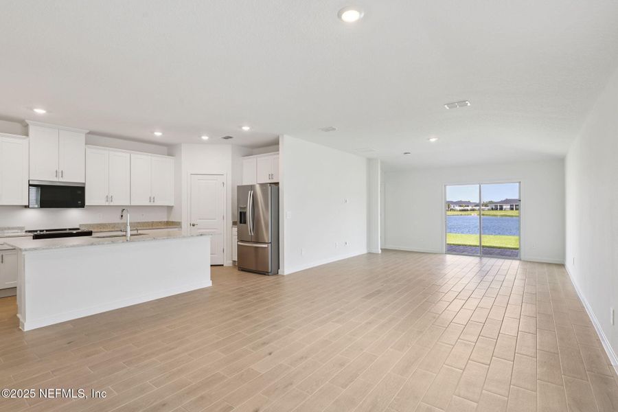 Spacious, unfurnished interior of a new home in Kings Preserve, Jacksonville (Image 26).