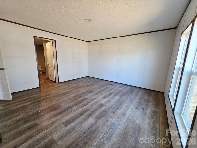 Spacious, unfurnished interior of a new home in , Taylorsville (Image 9).