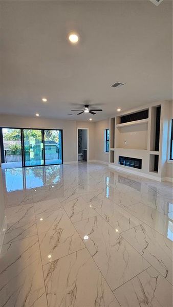 Spacious, unfurnished interior of a new home in , Tampa (Image 30).