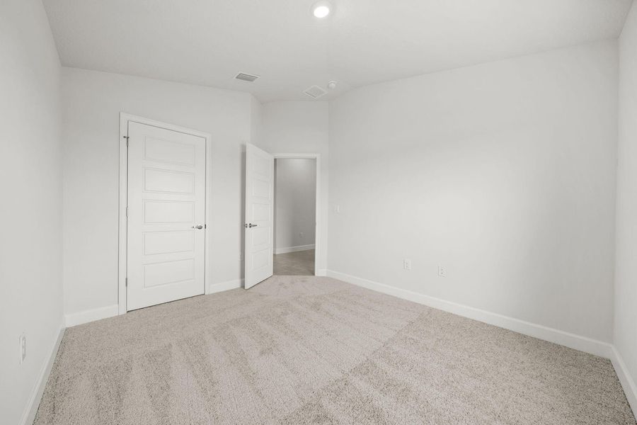 Representative unfurnished interior of a home built from the 1635 by Adams Homes in Winding Oaks, Weeki Wachee (Image 37).
