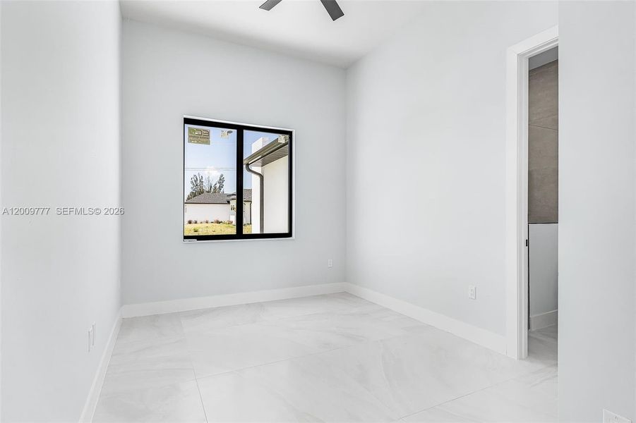 Spacious, unfurnished interior of a new home in , Cape Coral (Image 26).