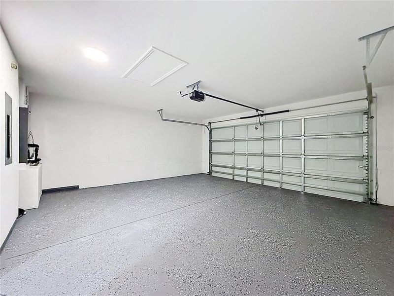 Spacious, unfurnished interior of a new home in , Ocala (Image 12).