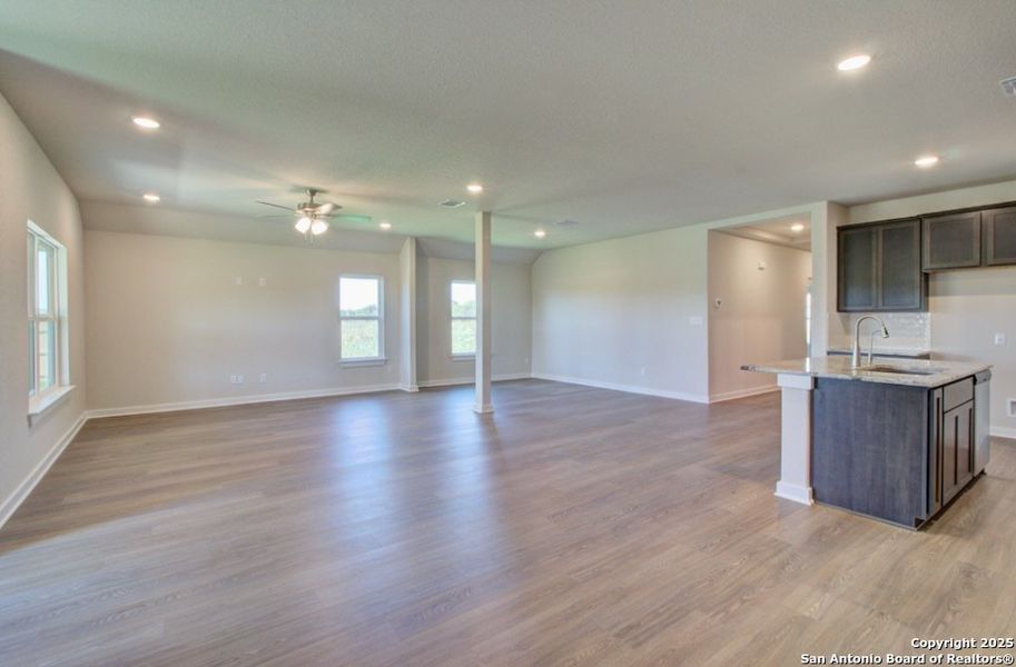 Spacious, unfurnished interior of a new home in Cloud Country, New Braunfels (Image 23).