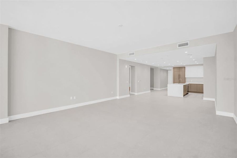 Spacious, unfurnished interior of a new home in , St. Petersburg (Image 59).