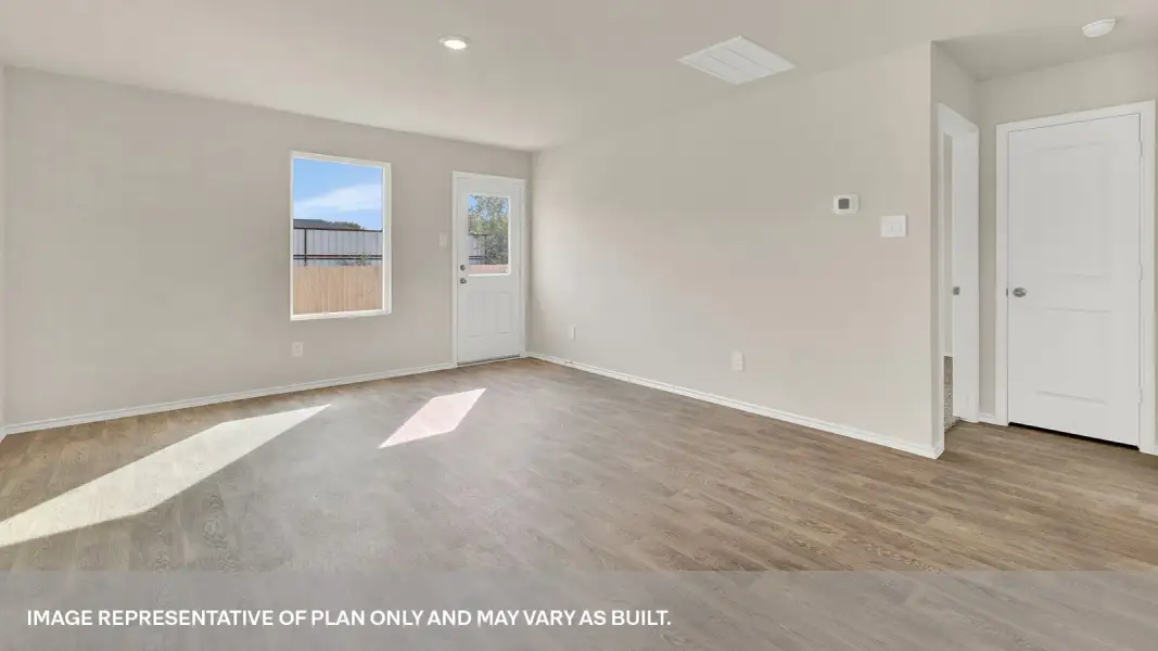 Spacious, unfurnished interior of a new home in Spring Valley, New Braunfels (Image 9).