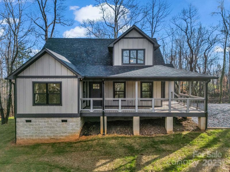 Exterior details and patio area of a home in , Nebo (Image 3).