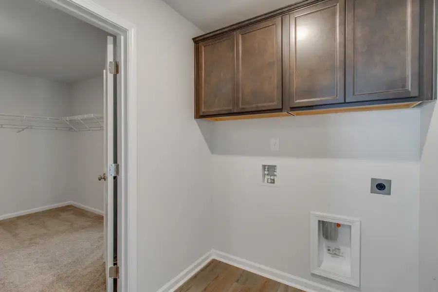 Spacious, unfurnished interior of a new home in Bluefield, Lexington (Image 34).