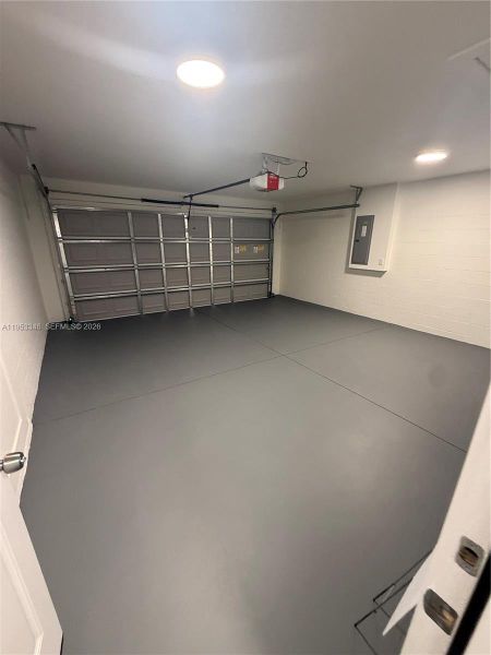 Spacious, unfurnished interior of a new home in , Dunnellon (Image 30).