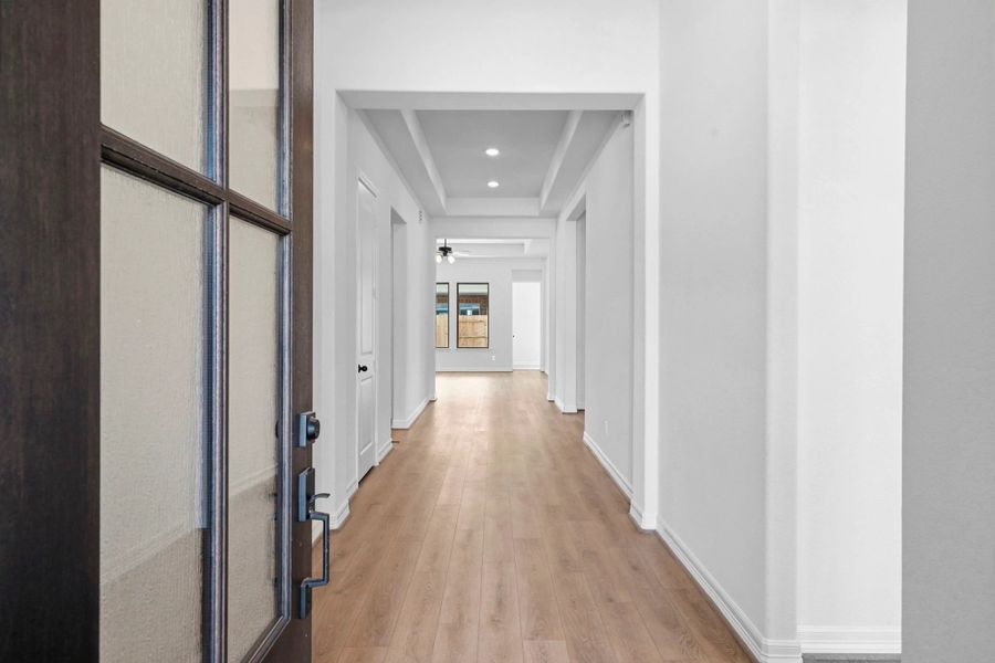 Spacious, unfurnished interior of a new home in Sunterra Lakes, Brookshire (Image 15).