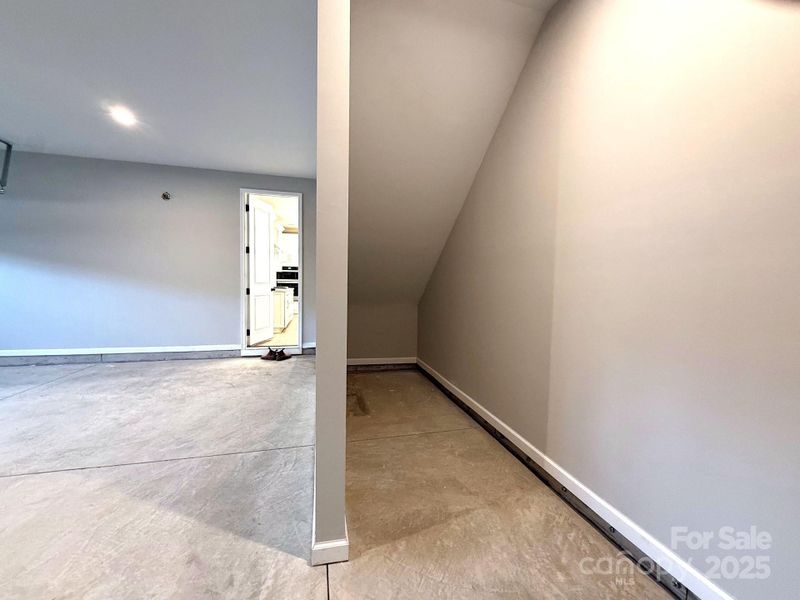 Spacious, unfurnished interior of a new home in Roseshire Chase, Huntersville (Image 25).