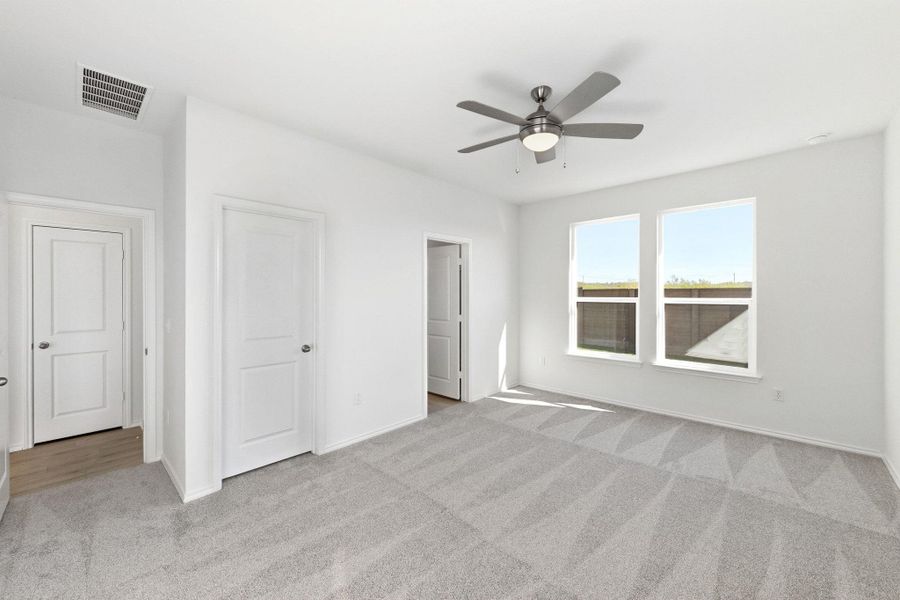 Spacious, unfurnished interior of a new home in Stoney Chase, Del Valle (Image 25).