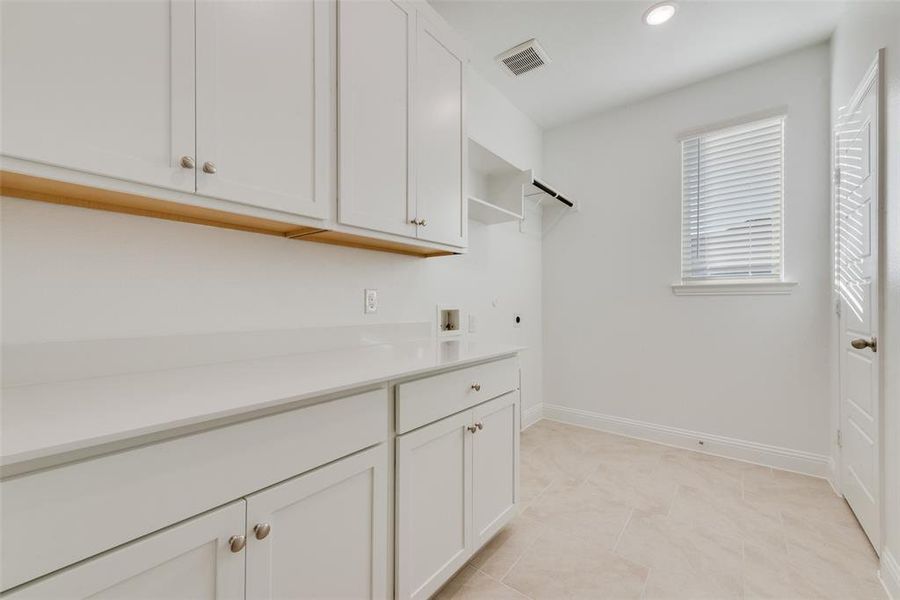 Furnished interior view inside a new home in Sutton Fields, Celina (Image 8).