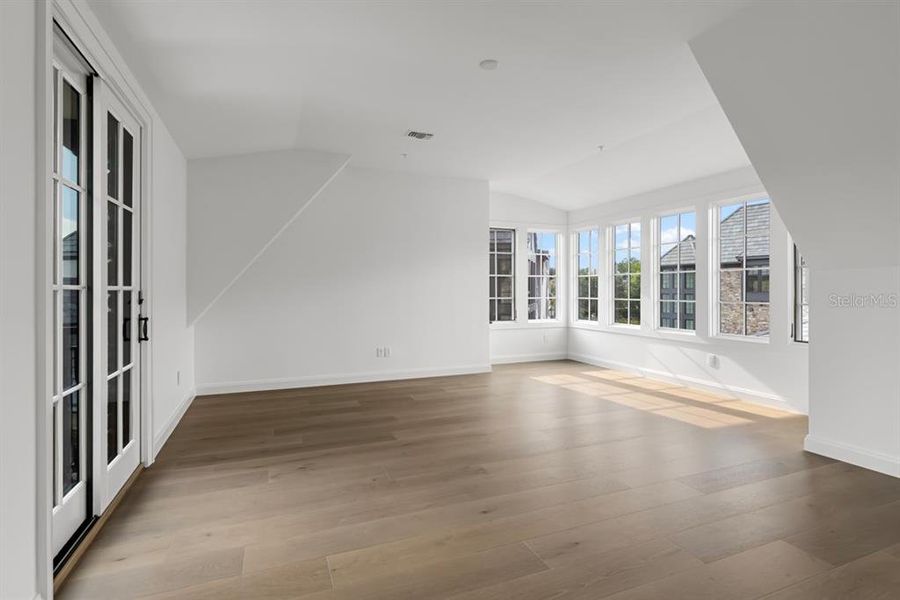 Spacious, unfurnished interior of a new home in , Orlando (Image 23).