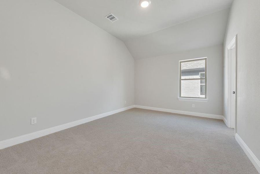 Spacious, unfurnished interior of a new home in Lake Forest, McKinney (Image 20).