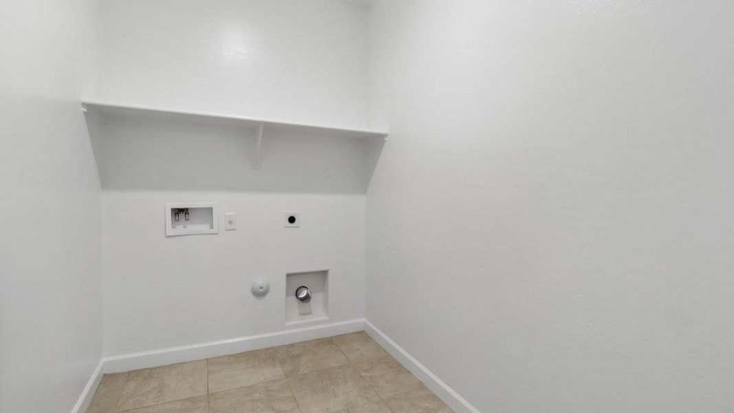 Spacious, unfurnished interior of a new home in Elena Trails, Maricopa (Image 21).