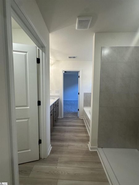 Spacious, unfurnished interior of a new home in Shiloh Trail, Wellford (Image 28). Spacious, unfurnished interior of a new home in Shiloh Trail, Wellford (Image 28).