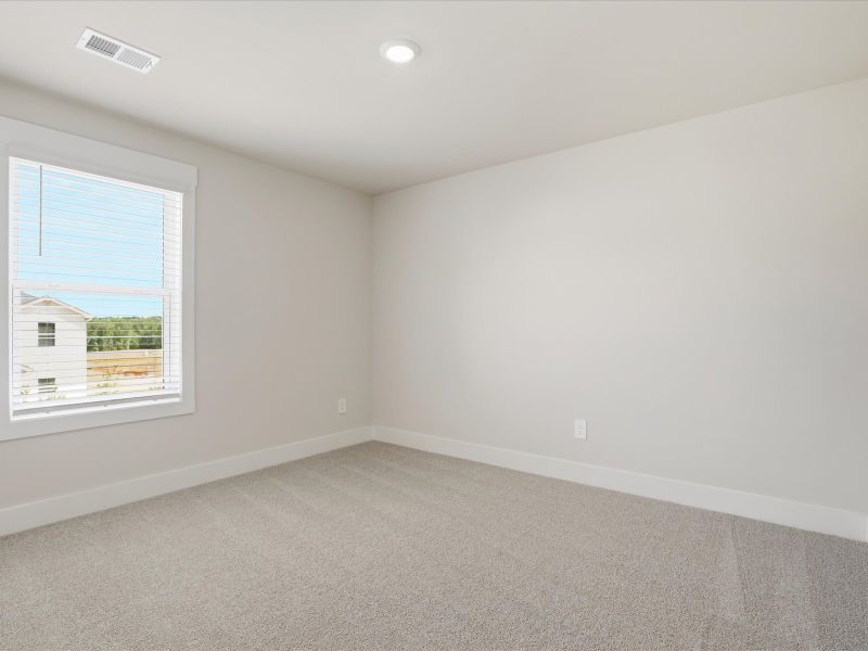 Spacious, unfurnished interior of a new home in Ashby Woods, Boiling Springs (Image 17).