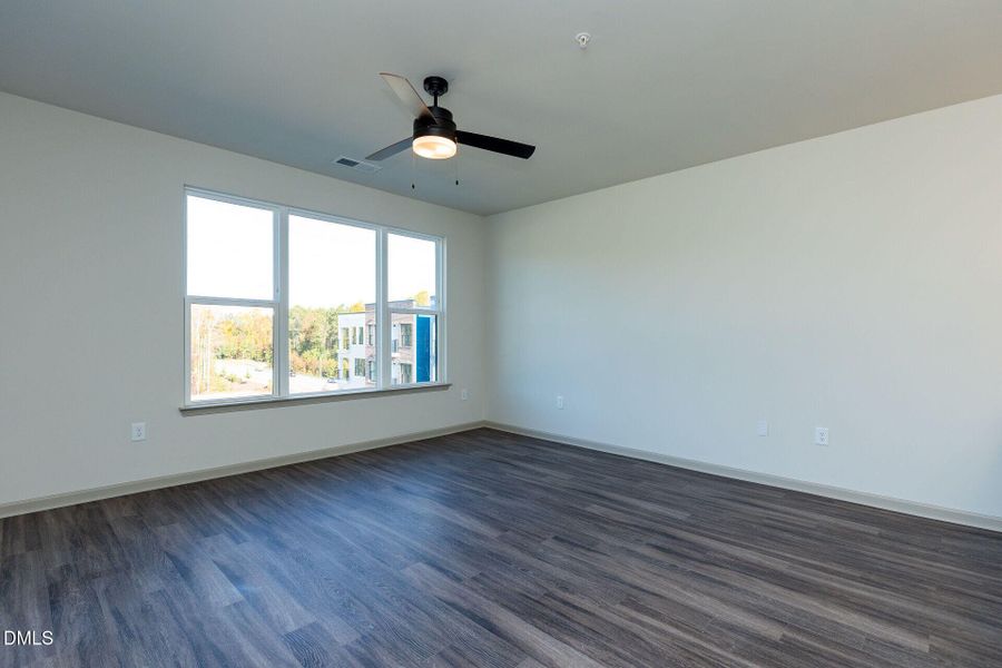 013-1920x1080-family-room