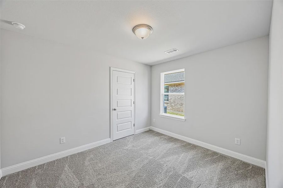 Spacious, unfurnished interior of a new home in Grand Oaks Reserve, Cleveland (Image 21).