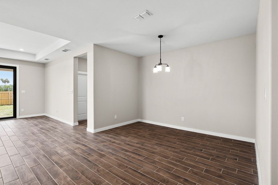 Spacious, unfurnished interior of a new home in Paloma Ranch, Harlingen (Image 8).