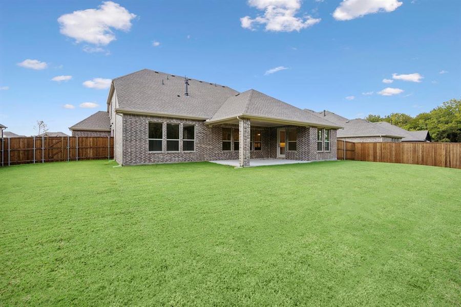 Exterior details and patio area of a home in Lincoln Pointe, Van Alstyne (Image 23). Exterior details and patio area of a home in Lincoln Pointe, Van Alstyne (Image 23).