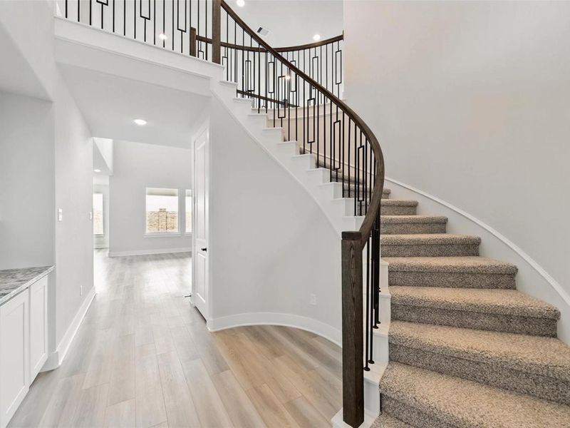 Spacious, unfurnished interior of a new home in Lago Mar, Texas City (Image 31).