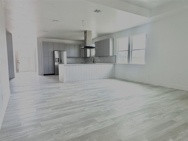 Spacious, unfurnished interior of a new home in , Cleveland (Image 27).