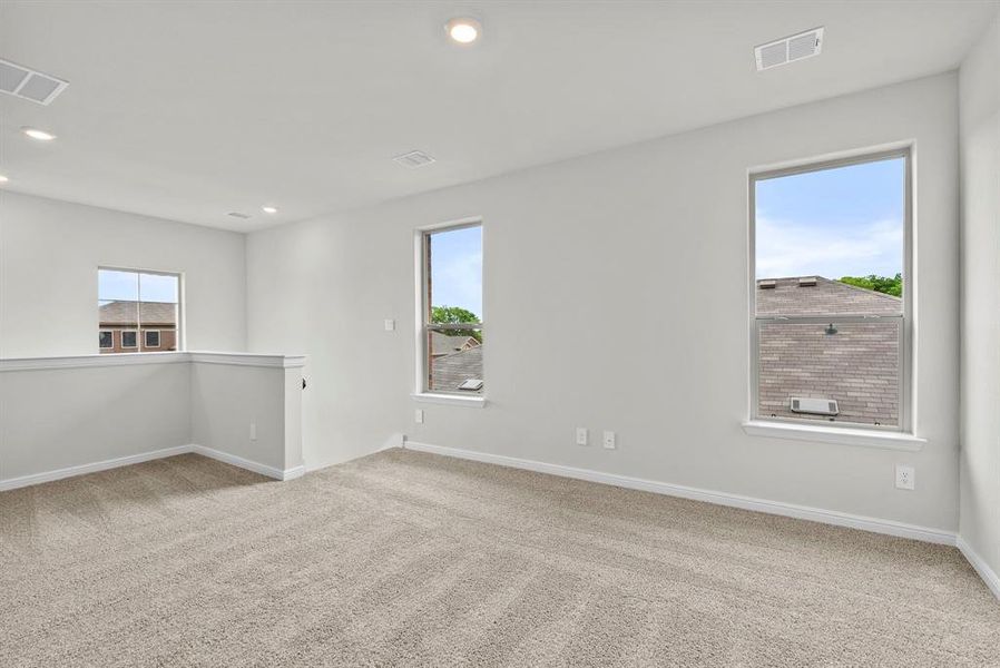 Spacious, unfurnished interior of a new home in The Canyons, Keene (Image 21).